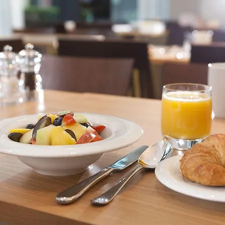By Marriott Hotell