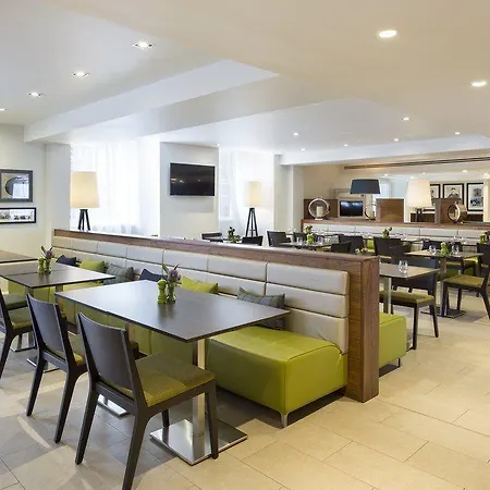 Courtyard By Marriott Hotel
