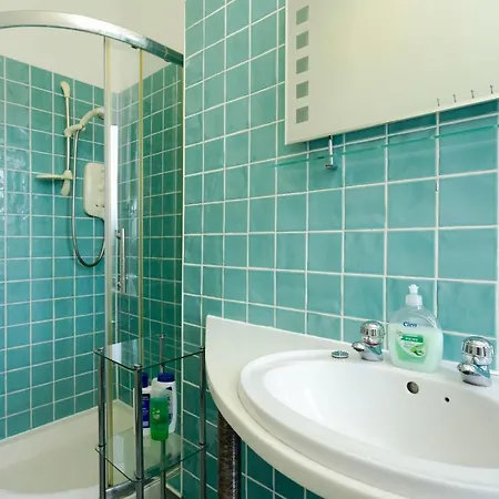 Апартаменты 1 Bedroom Overlooking Park Эдинбург