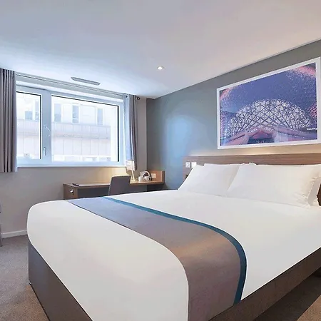 Отель Travelodge Edinburgh Park 3*
