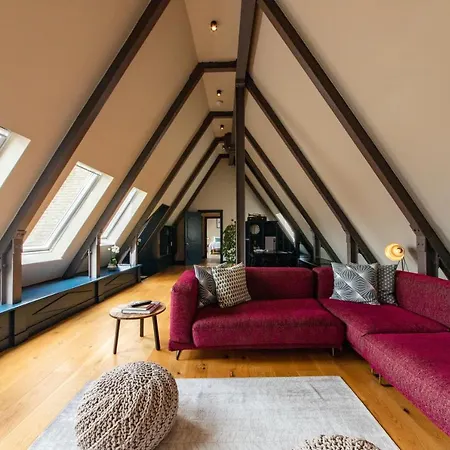 Linton Collection - 28 North Bridge *