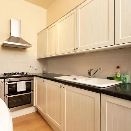 Apartamento 1 Bedroom Overlooking Park