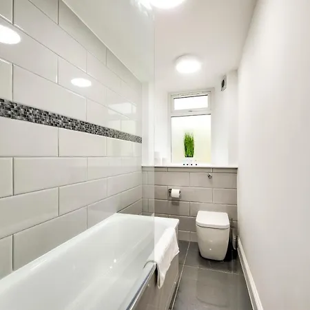 Newly Renovated 2-bedroom *