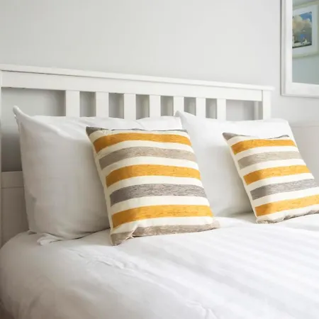 Newly Renovated 2-bedroom *