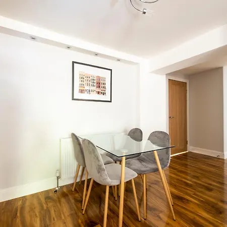 Newly Renovated 2-bedroom *