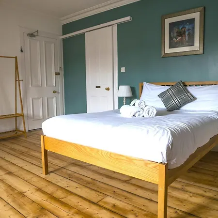 Emmaus 3* Edinburgh