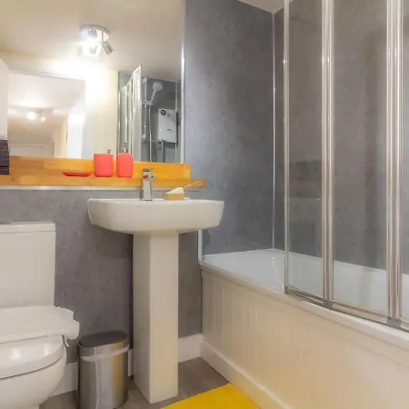 Beautiful 2 Bed Apartment, Recently Upgraded شقة إدنبرة