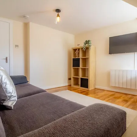 Beautiful 2 Bed Apartment, Recently Upgraded إدنبرة