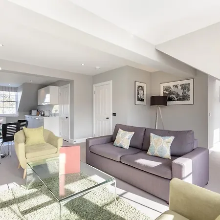Destiny Scotland - Q-residence * Edinburgh