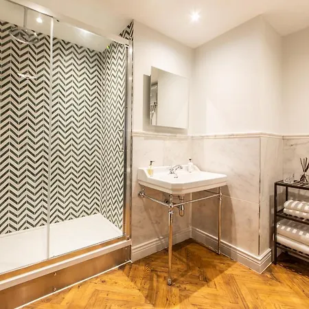 Linton Collection - 28 North Bridge 아파트 *