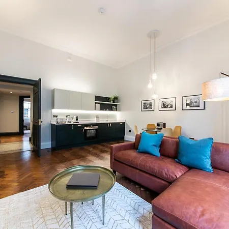 Daire Linton Collection - 28 North Bridge Edinburgh