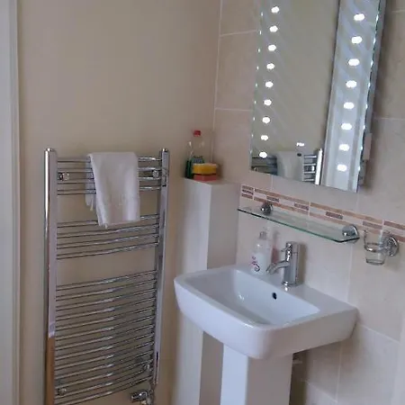 Edinburgh City Suites Ξενοδοχείο με διαμερίσματα 4*