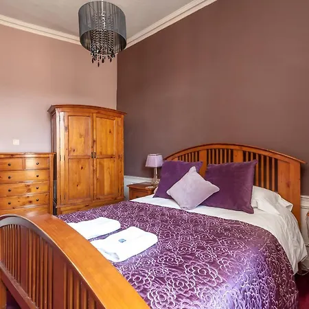 银行街皇家大道公寓 *