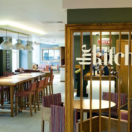 Premier Inn Edinburgh Princes Street Hotel 3*
