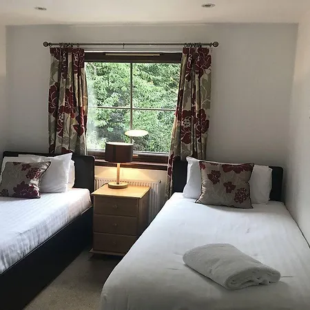 Fountain Court - Grove Executive Apart Otel 4*