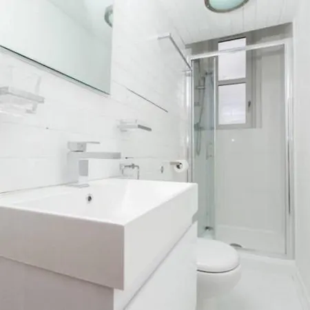 Next Door To Holyrood Palace And Arthur's Seat فندق مبيت وإفطار