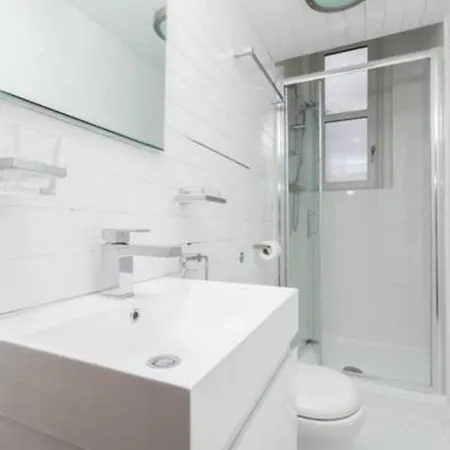 Next Door To Holyrood Palace And Arthur's Seat Bed & Breakfast Edinburgh