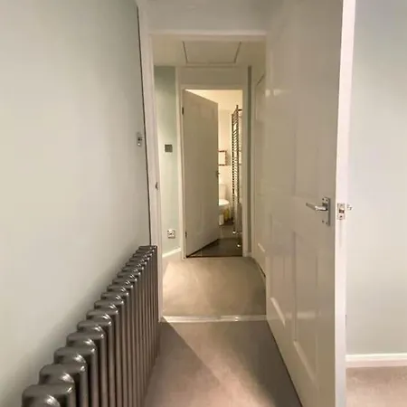 2 Bedroom House In Haymarket Accommodates 4
