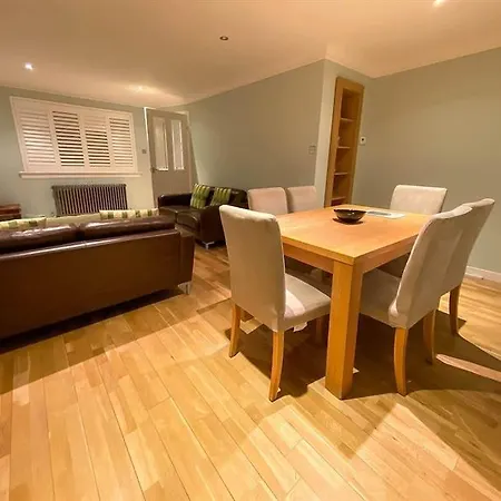 2 Bedroom House In Haymarket Accommodates 4 Apartmán Edinburgh