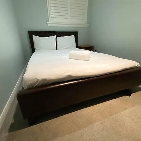 2 Bedroom House In Haymarket Accommodates 4