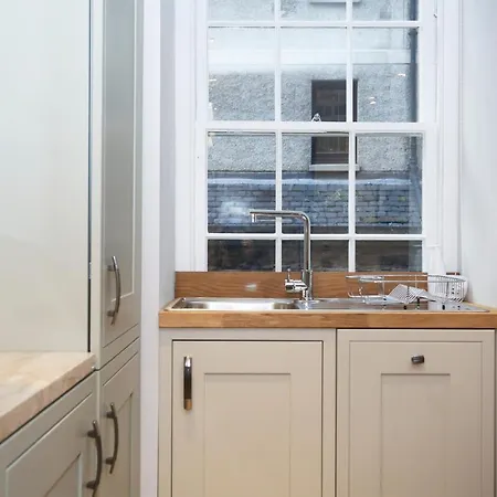 アパート Joivy Modern And Airy Flat On The Historic Royal Mile エディンバラ