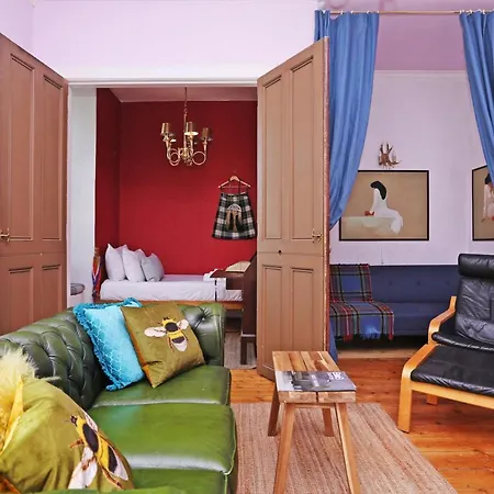 Apartment Joivy Iconic Colorful On The Royal Mile Edinburgh