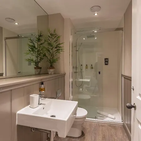 No.1 - George Iv Bridge Apartment *