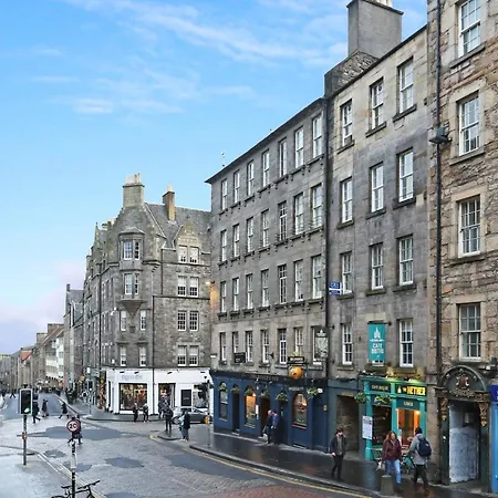 アパート Joivy Modern And Airy Flat On The Historic Royal Mile エディンバラ