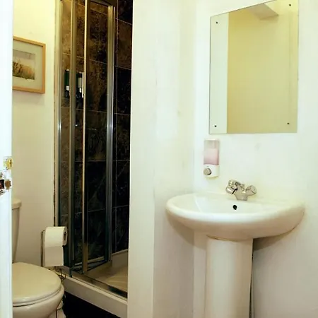 Pitt Street Apartment Beautiful Spacious Apartment Free Parking And Free Sanitizer Apartment *