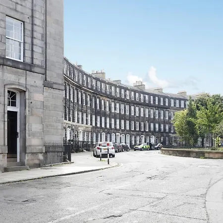 Altido Classic 3br Moments From Haymarket Station Edinburgh