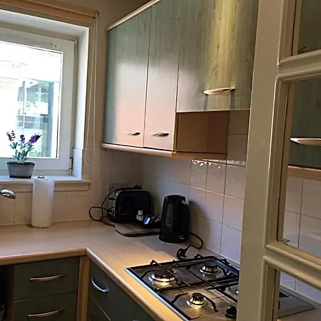 Alba Apartments- Gentle's Entry Apartment *