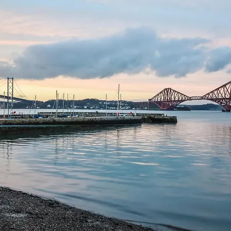 Orocco Pier 3* South Queensferry