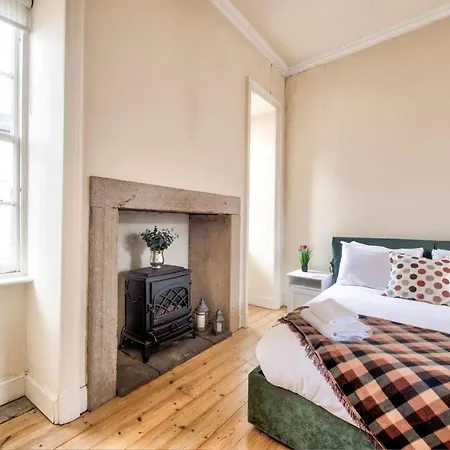 شقة Guestready - Cosy 2br Top Floor Apt At World's End إدنبرة