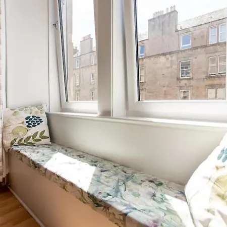 Daire Historic 20 Minutes Walk To Princes St *