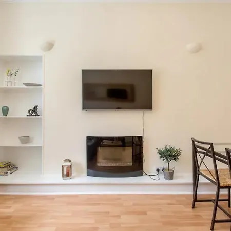 Historic 20 Minutes Walk To Princes St Daire *