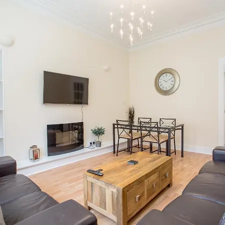 Historic 20 Minutes Walk To Princes St *