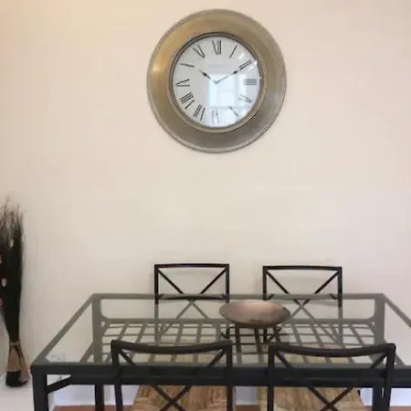 Historic 20 Minutes Walk To Princes St Daire