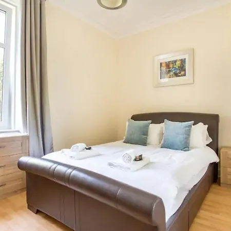 Historic 20 Minutes Walk To Princes St Daire Edinburgh