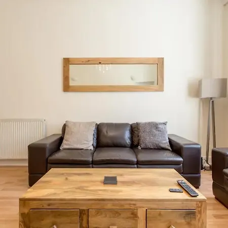 Historic 20 Minutes Walk To Princes St Daire