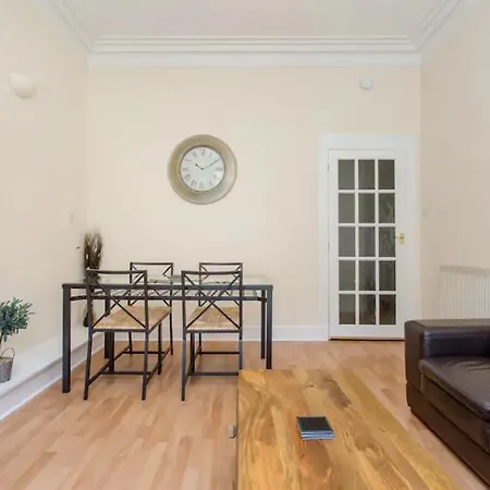 Historic 20 Minutes Walk To Princes St Daire *