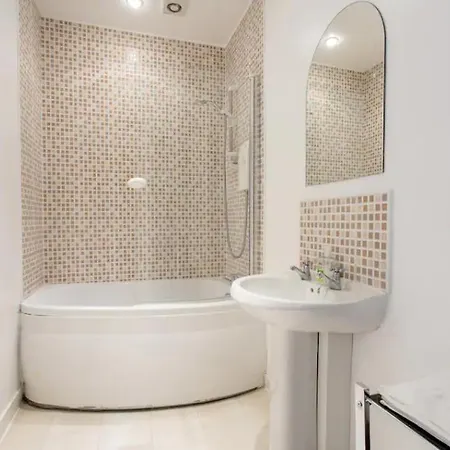 Historic 20 Minutes Walk To Princes St Daire *