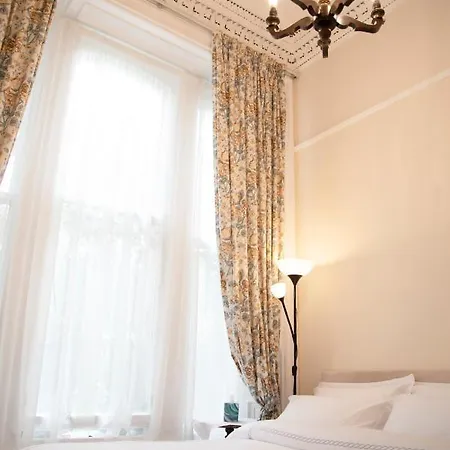 Georgian House 4*