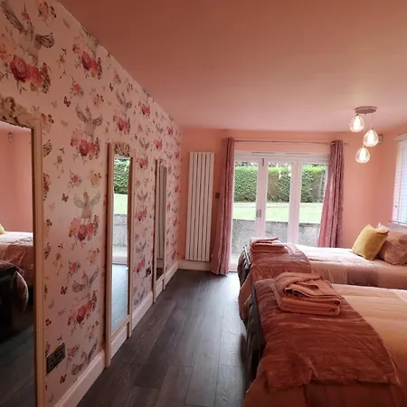 Burnside House With Hot Tub - Perfect For Family Gatherings & Special Occasions Holiday home *