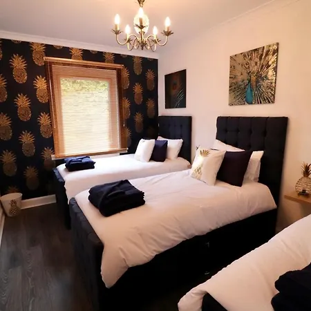Burnside House With Hot Tub - Perfect For Family Gatherings & Special Occasions Holiday home