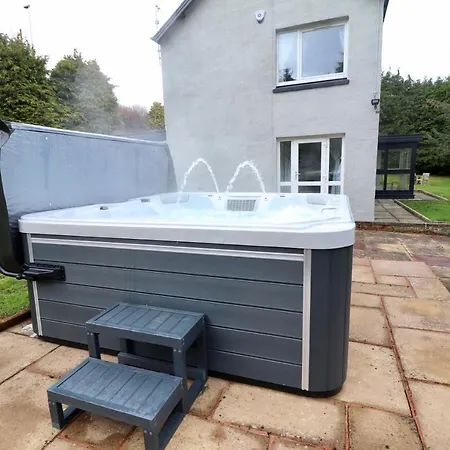 Burnside House With Hot Tub - Perfect For Family Gatherings & Special Occasions Holiday home