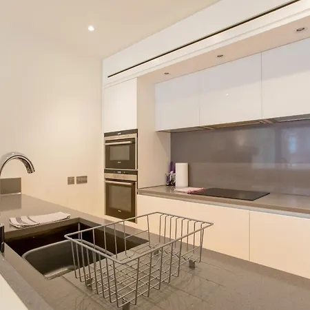 Quartermile Retreat With Parking *