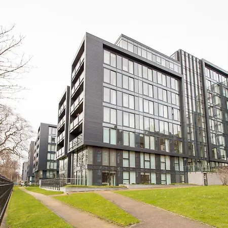 Quartermile Retreat With Parking *