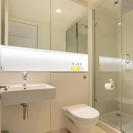 Apartment Quartermile Retreat With Parking