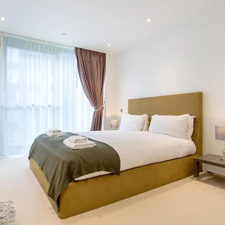 Apartment Quartermile Retreat With Parking