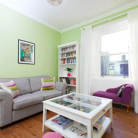 Bright And Modern Causewayside